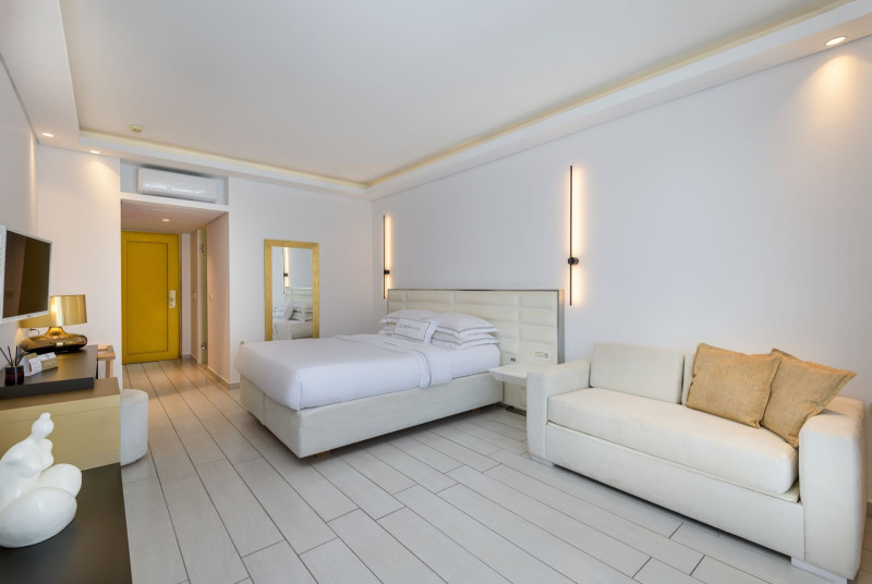 Diamond Deluxe Hotel