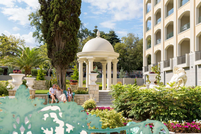 Astor Garden
