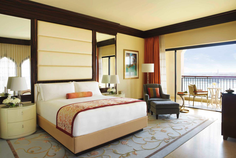 The Ritz-Carlton Abu Dhabi, Grand Canal