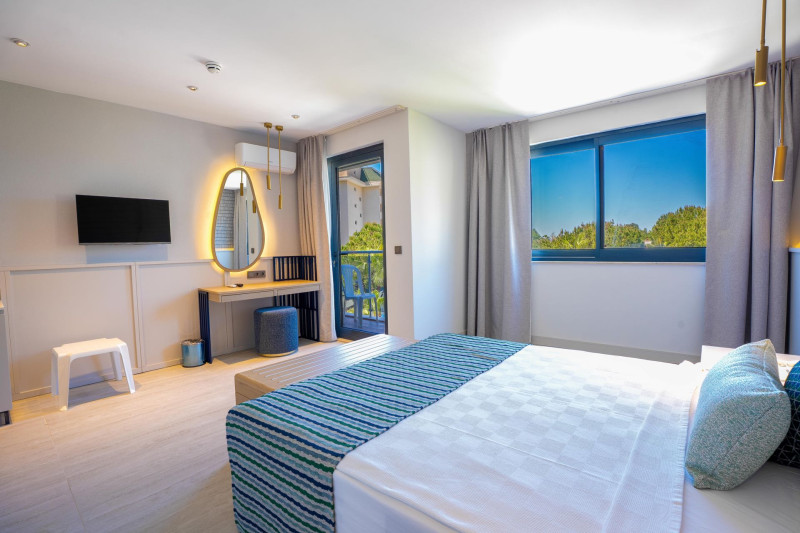 Mira Meridia Beach Resort Hotel