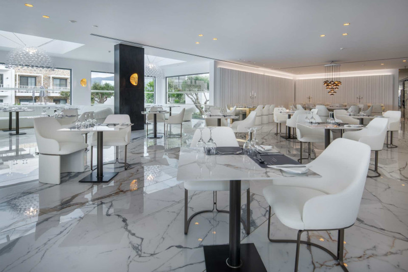 Diamond Deluxe Hotel