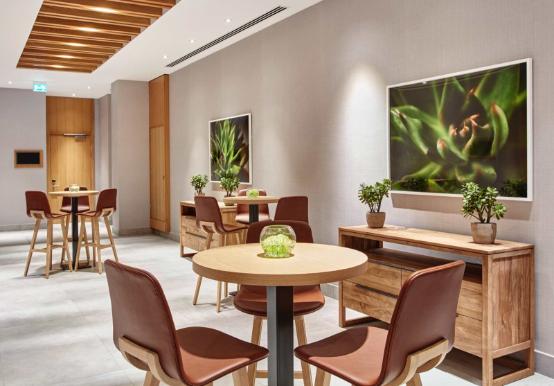 Hilton Garden Inn Dubai, Mall Avenue