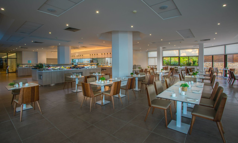 Leonardo Plaza Cypria Maris Beach Hotel & Spa