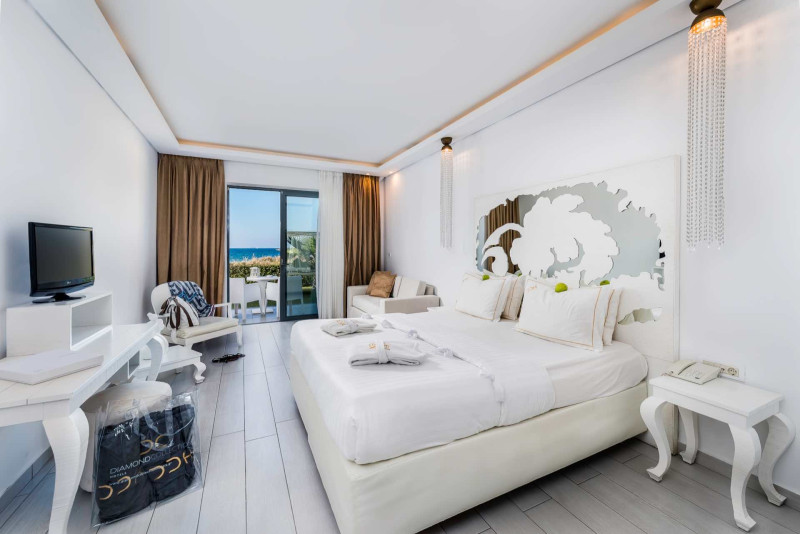 Diamond Deluxe Hotel