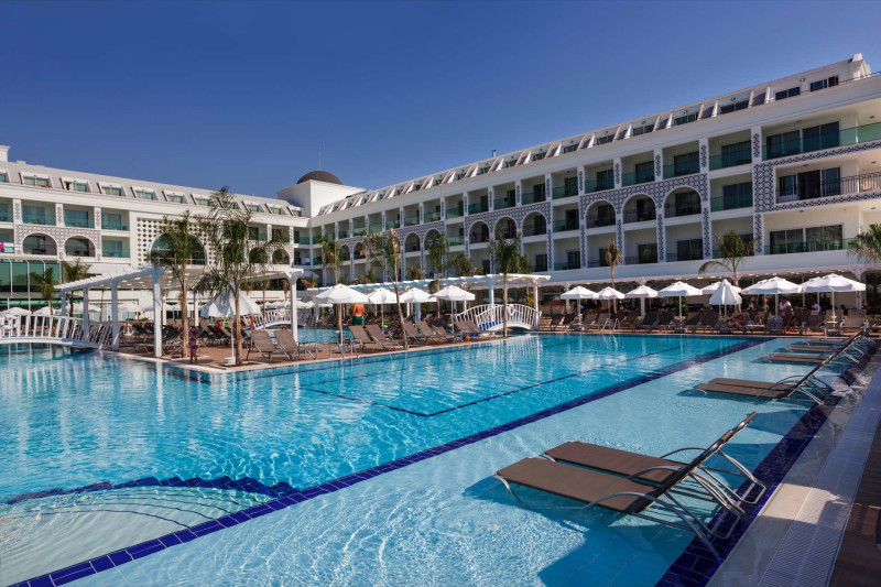 Karmir Resort & Spa