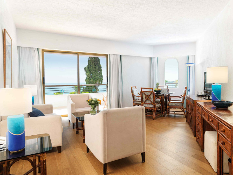 Coral Beach Hotel & Resort