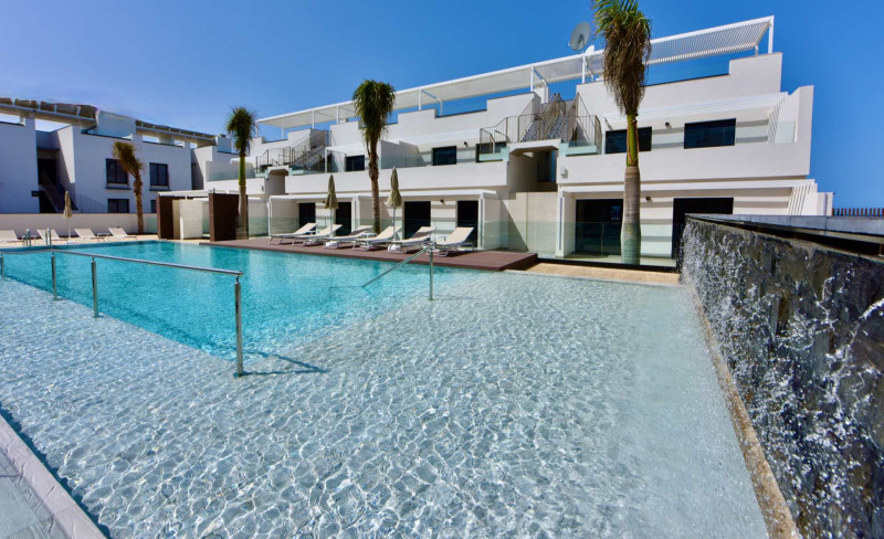 Esmeralda Cotillo Homes by LIVVO