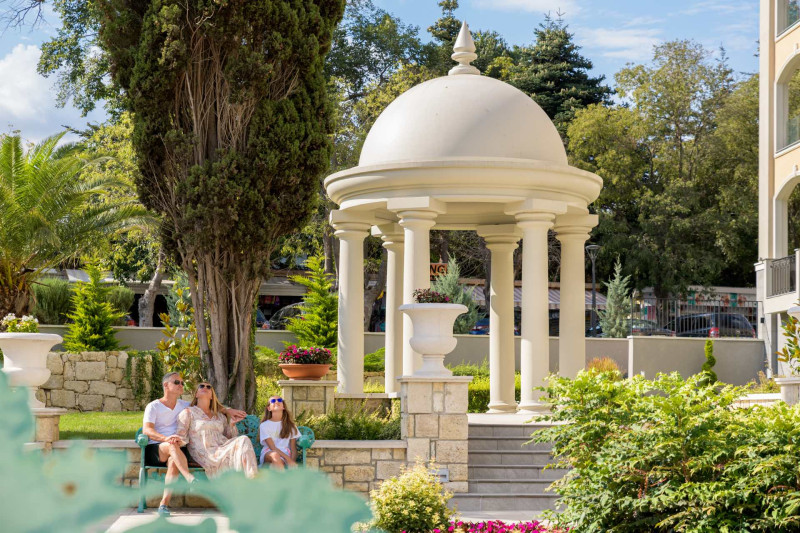 Astor Garden