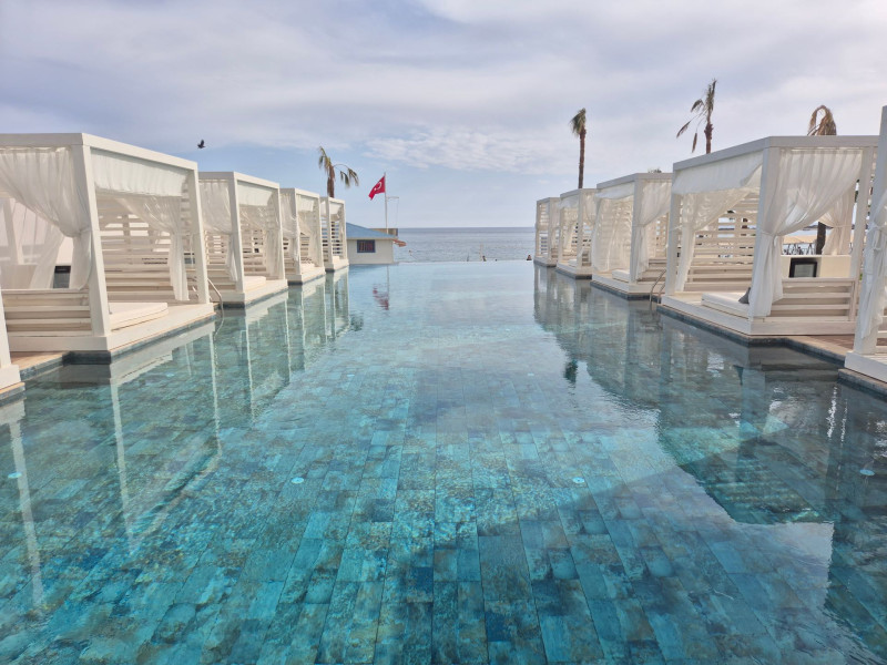 Mira Meridia Beach Resort Hotel