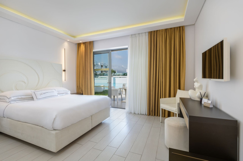 Diamond Deluxe Hotel