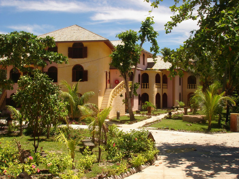 Castello Beach Hotel