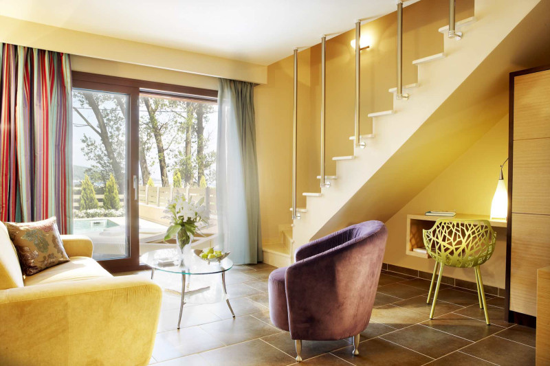 Alexandra Golden Boutique