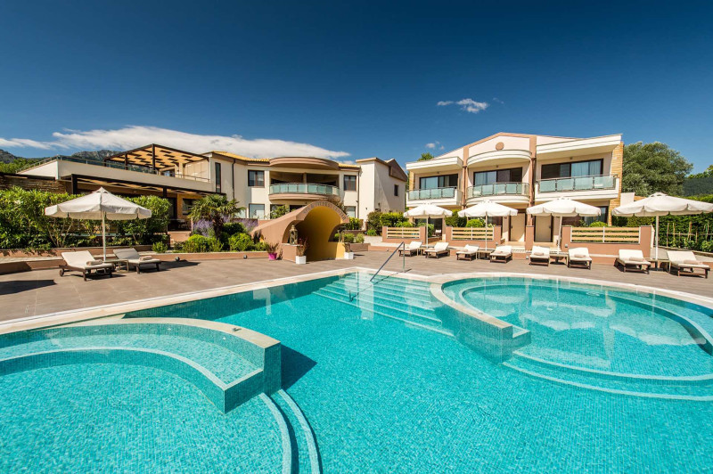 Alexandra Golden Boutique