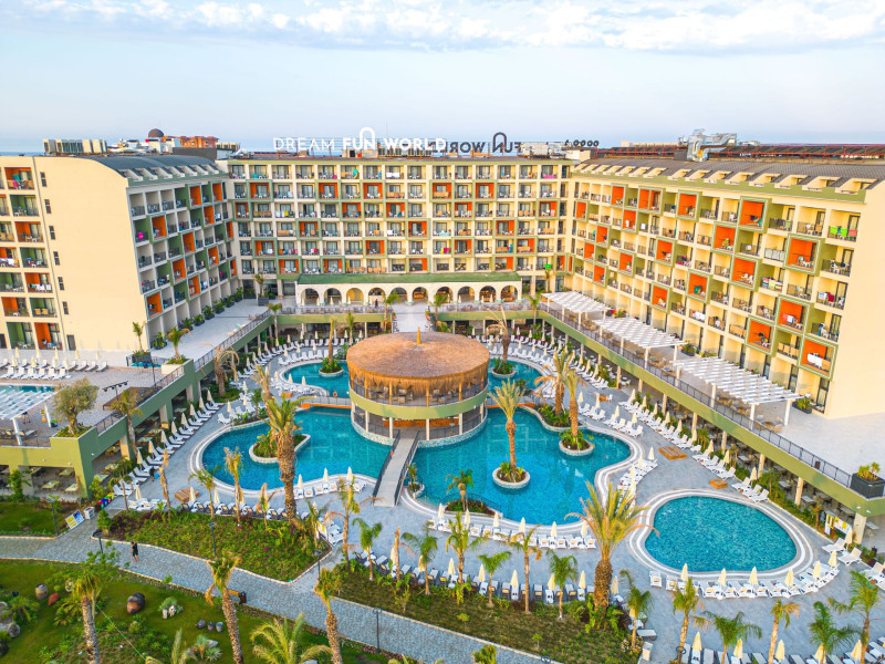 Dream Fun World Hotel