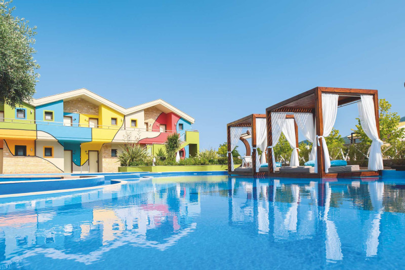 Alexandra Golden Boutique