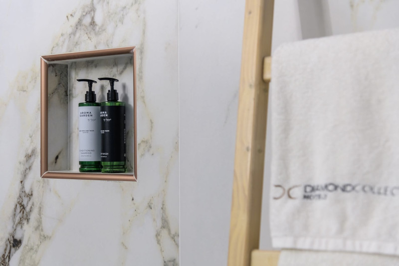 Diamond Deluxe Hotel