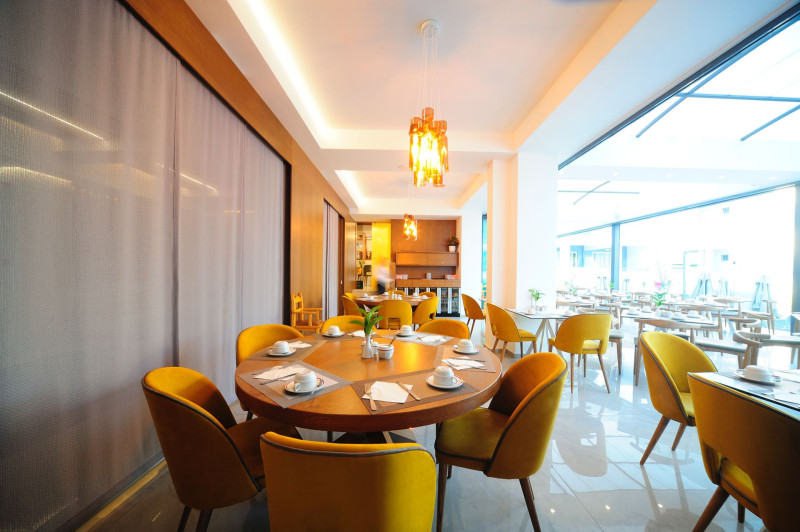 Atrium Ambiance