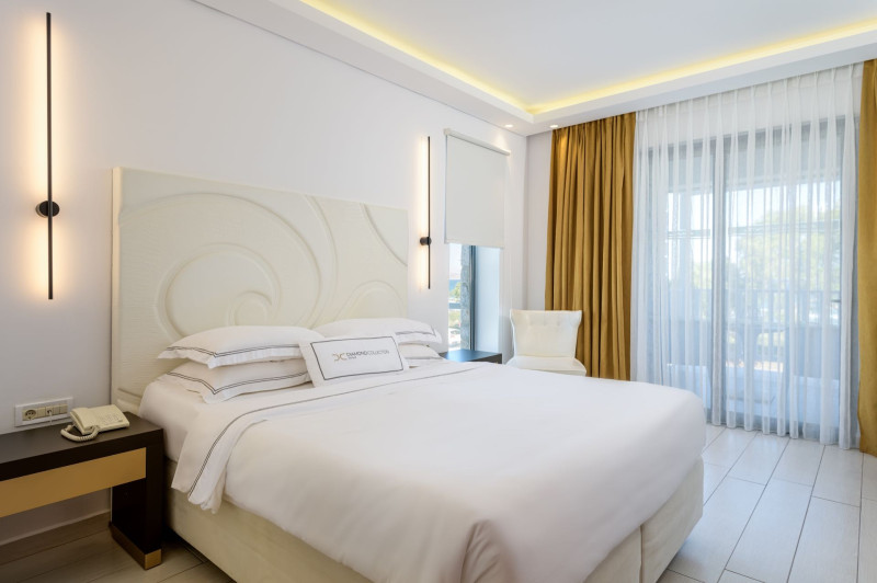 Diamond Deluxe Hotel