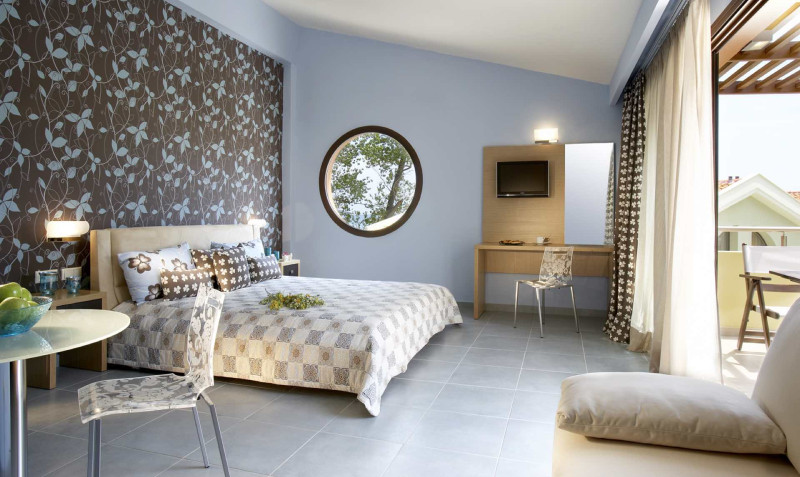 Alexandra Golden Boutique