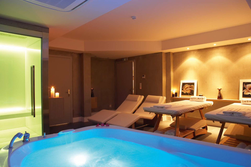 Alexandra Golden Boutique