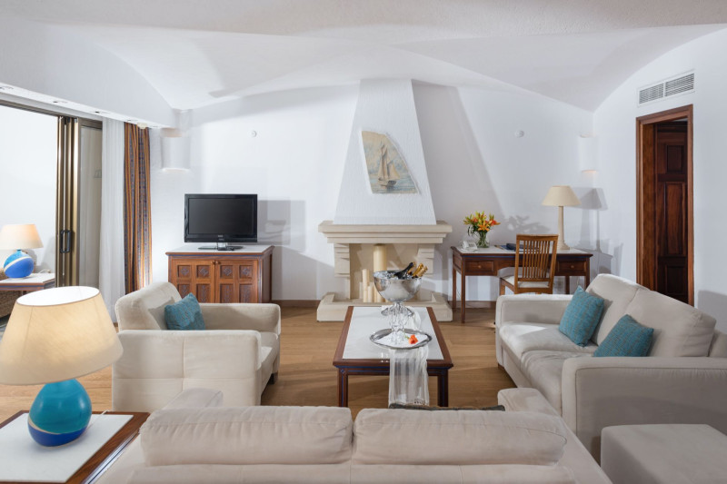 Coral Beach Hotel & Resort