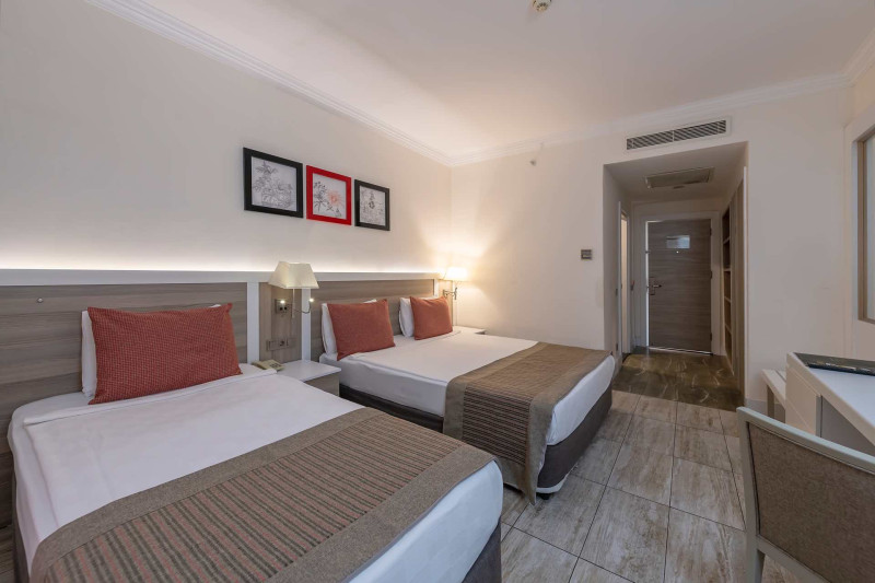 Port River Hotel & Spa