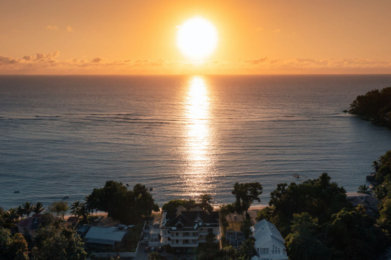 Crown Beach Hotel