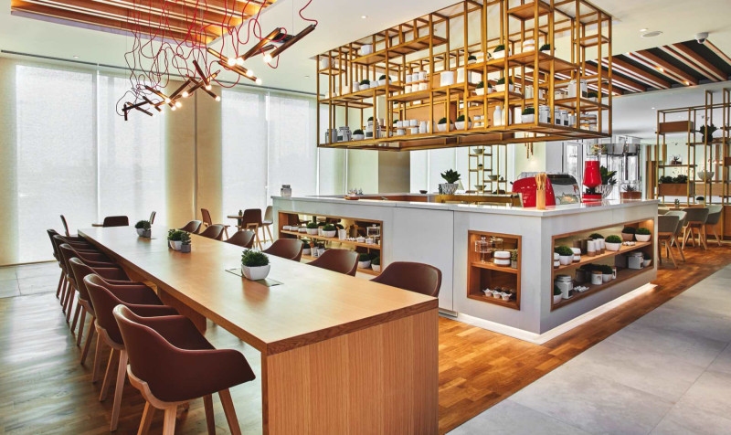 Hilton Garden Inn Dubai, Mall Avenue