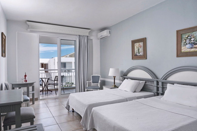 Sandy Beach Resort ●●●●