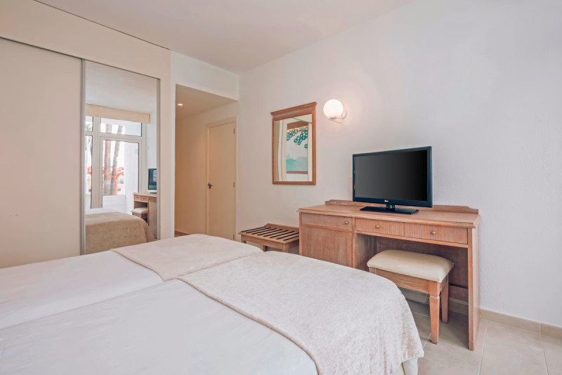 Wohnbeispiel Doppelzimmer Poolblick Premium Terrasse