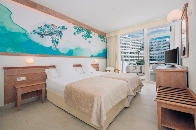 Wohnbeispiel Doppelzimmer Poolblick Terrasse