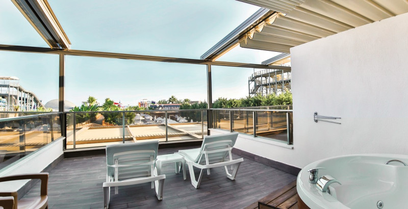 Saturn Palace ●●●●●