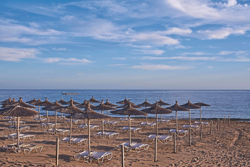 Sandy Beach Resort ●●●●