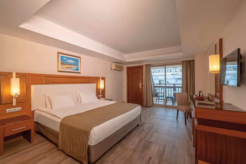 Wohnbeispiel Familienzimmer Poolblick