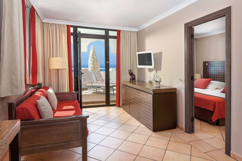 Seaside Sandy Beach ●●●●