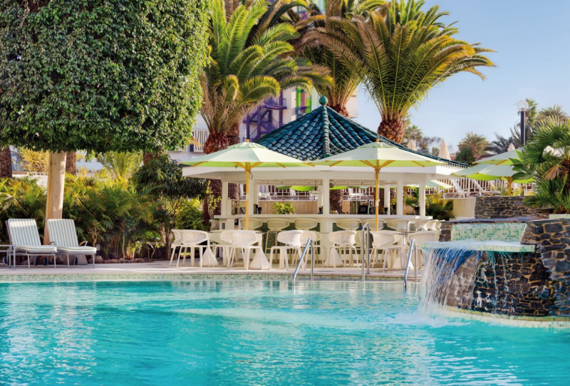 Seaside Sandy Beach ●●●●