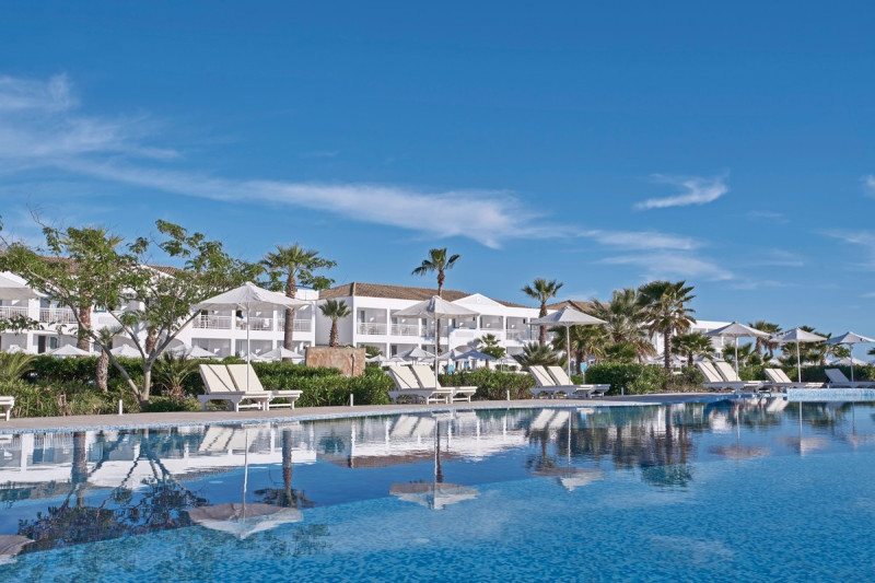 Sandy Beach Resort ●●●●