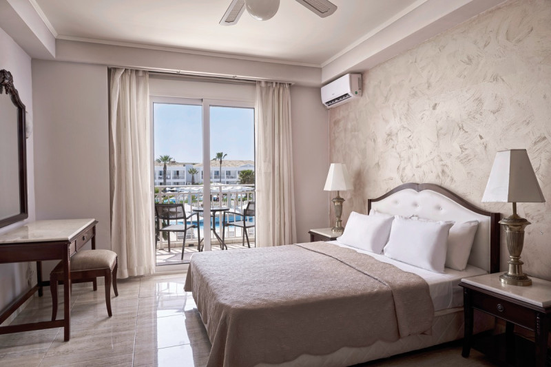 Sandy Beach Resort ●●●●