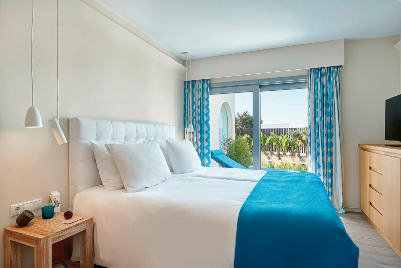 Laguna Suite Swim Up