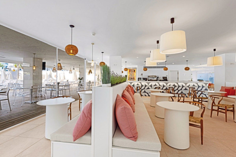 Palmanova Beach by THR