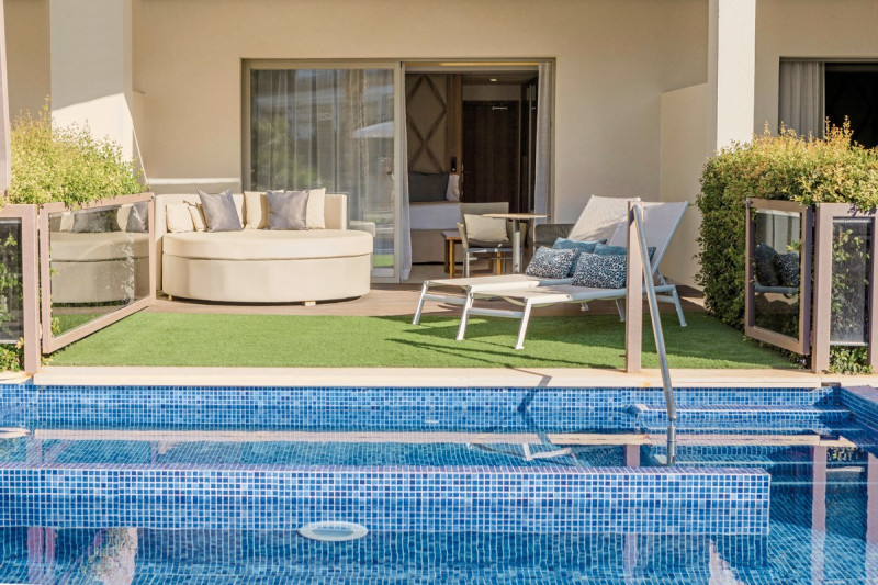 Beispiel Terrasse Juniorsuite Swim-Up Poolblick Zafiro Club
