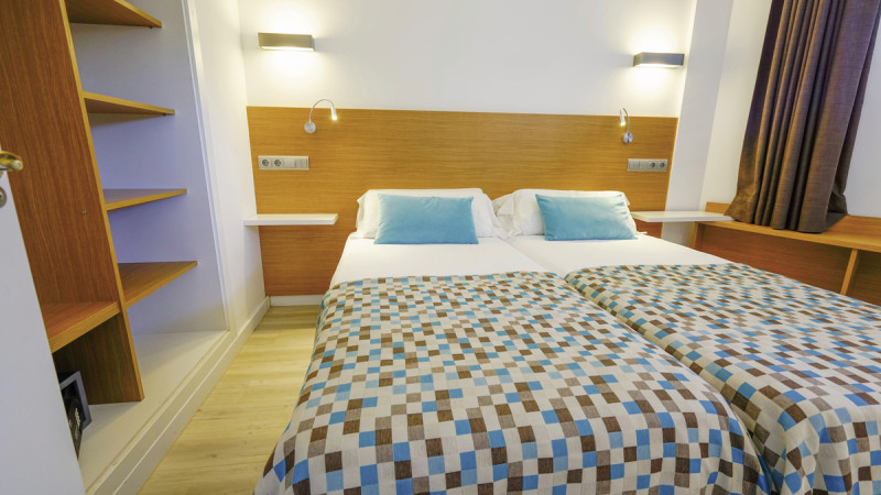 Wohnbeispiel Apt. 1 Schlafzimmer Premium eingeschr&auml;nkter Meerblick