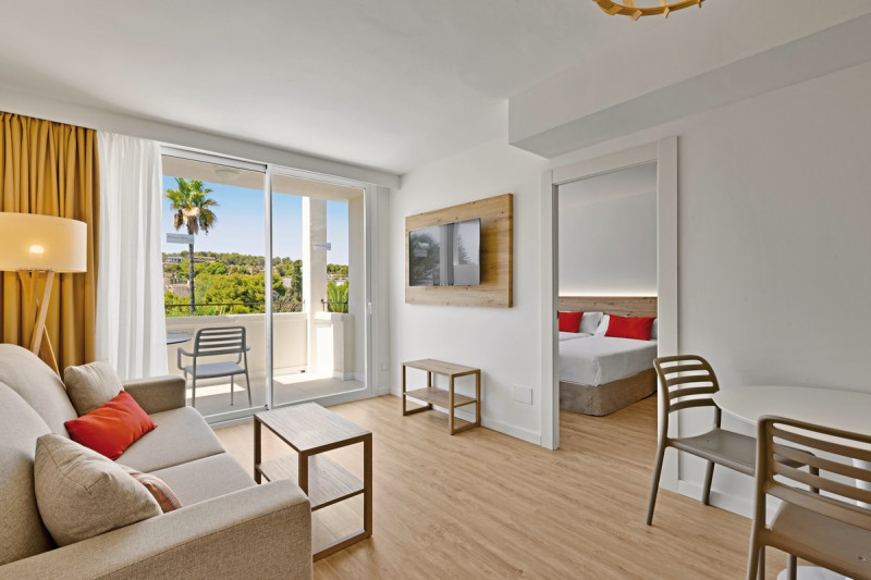 Palmanova Beach by THR