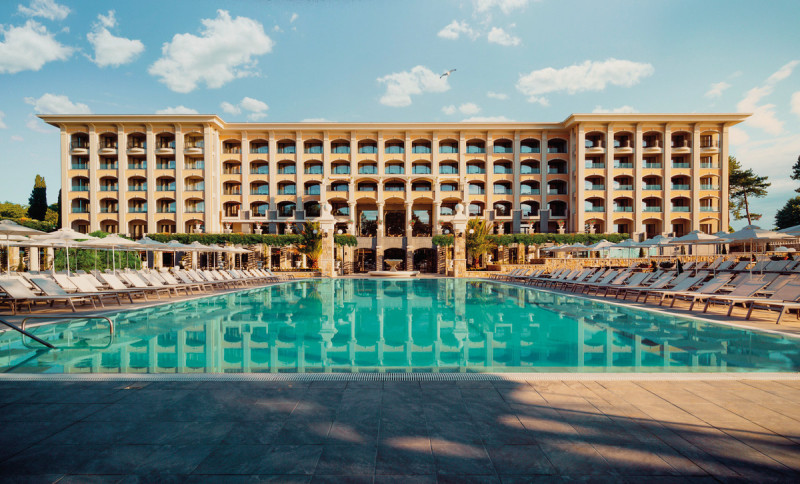 Astor Garden Hotel