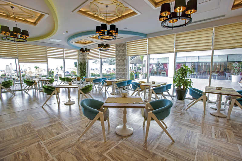 Azura Deluxe Resort & Spa Hotel