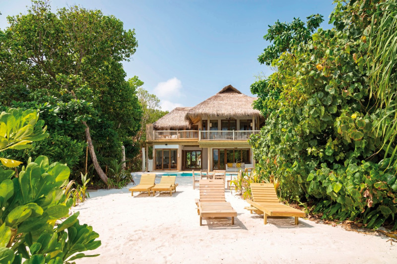 Three Bedroom Beach Retreat with Pool