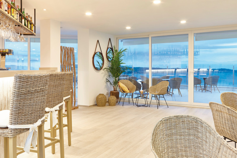 Universal Hotel Perla