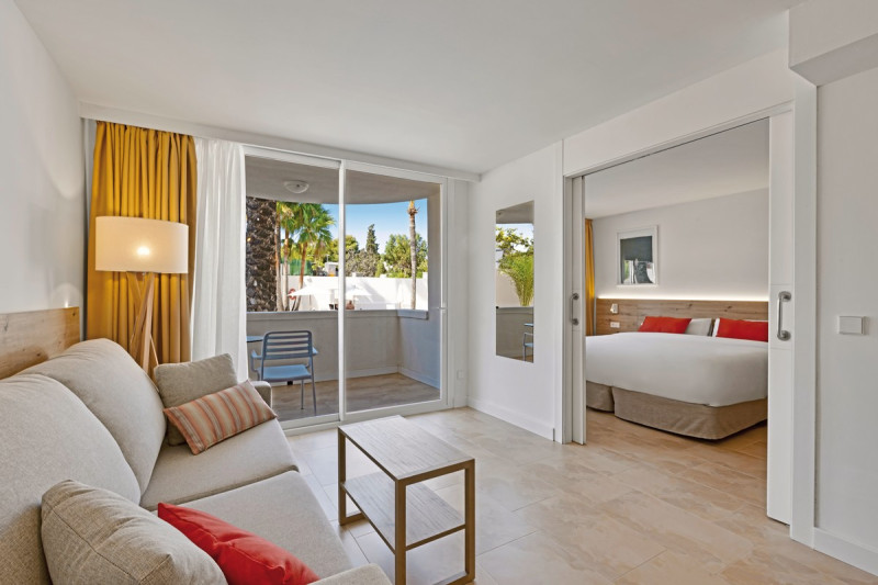 Palmanova Beach by THR