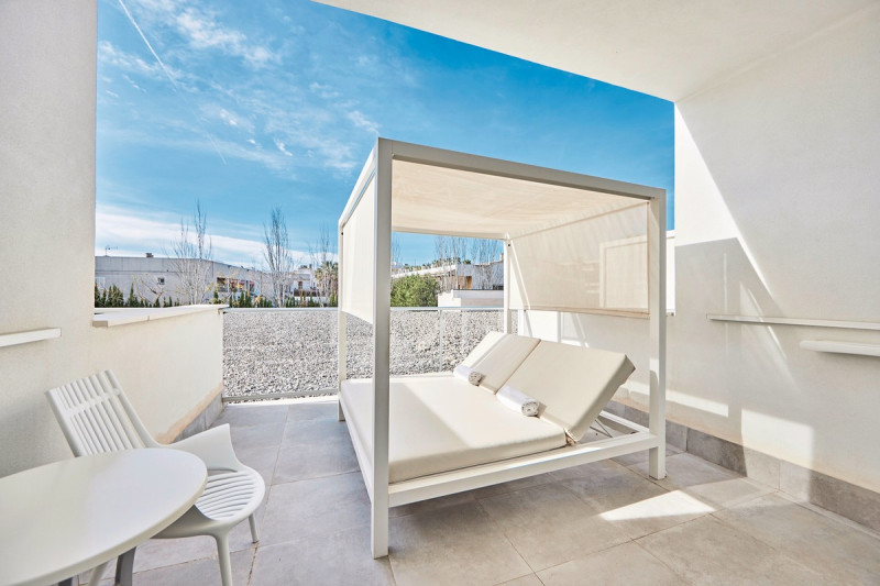 Wohnbeispiel Doppelzimmer grosser Balkon mit Bali Bed