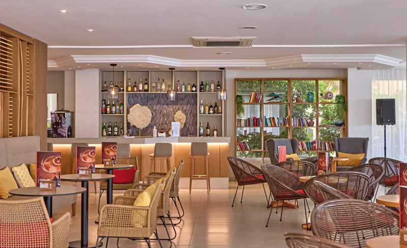 Universal Hotel Perla